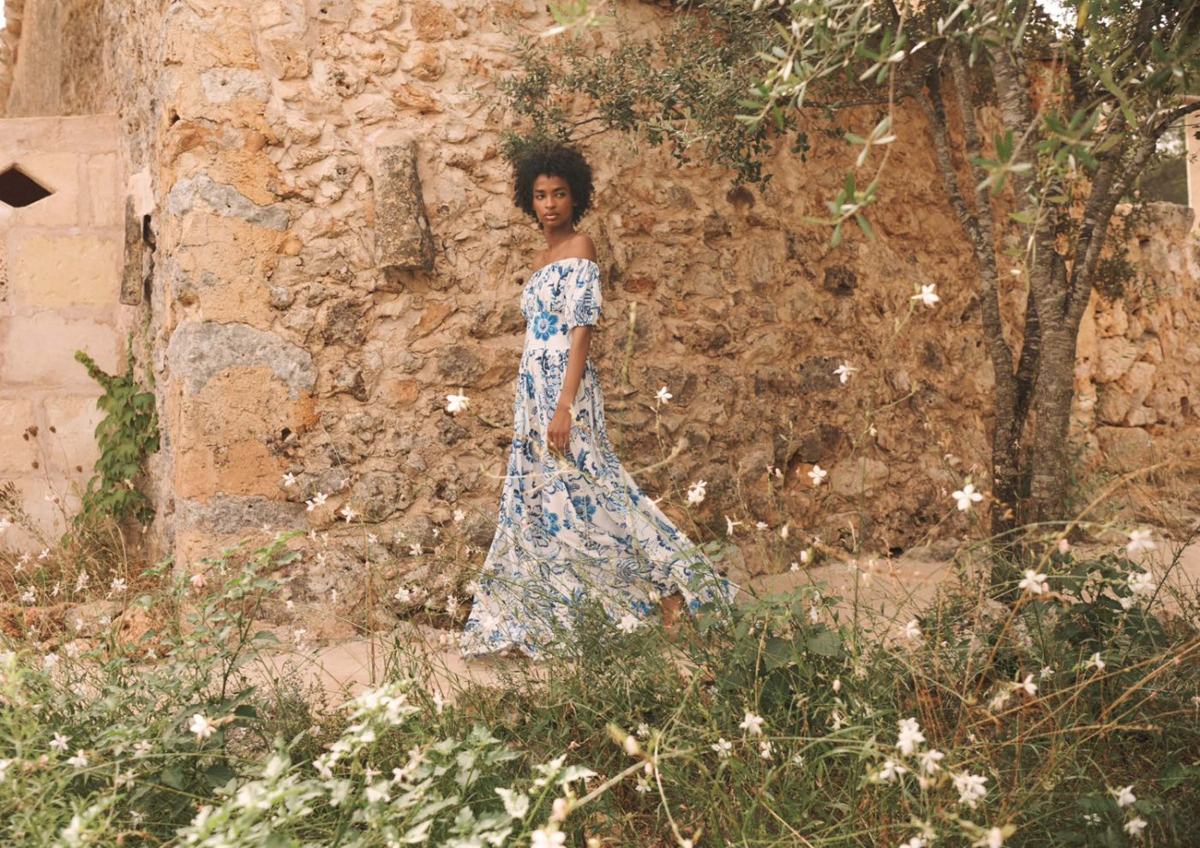 Deià · Blue and Saffron, frame 8