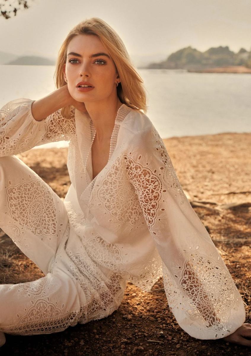 Ibiza · Ivory and Sand, frame 14