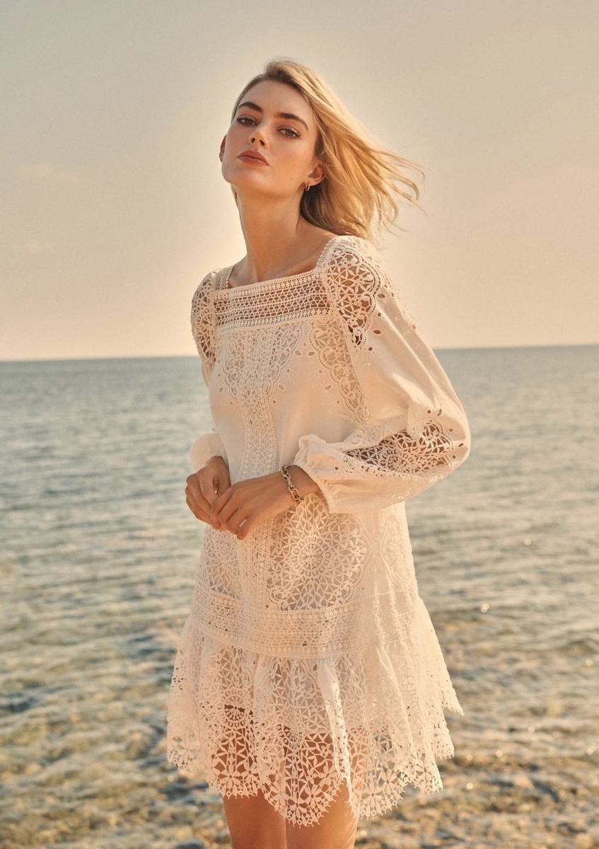 Ibiza · Ivory and Sand, frame 10