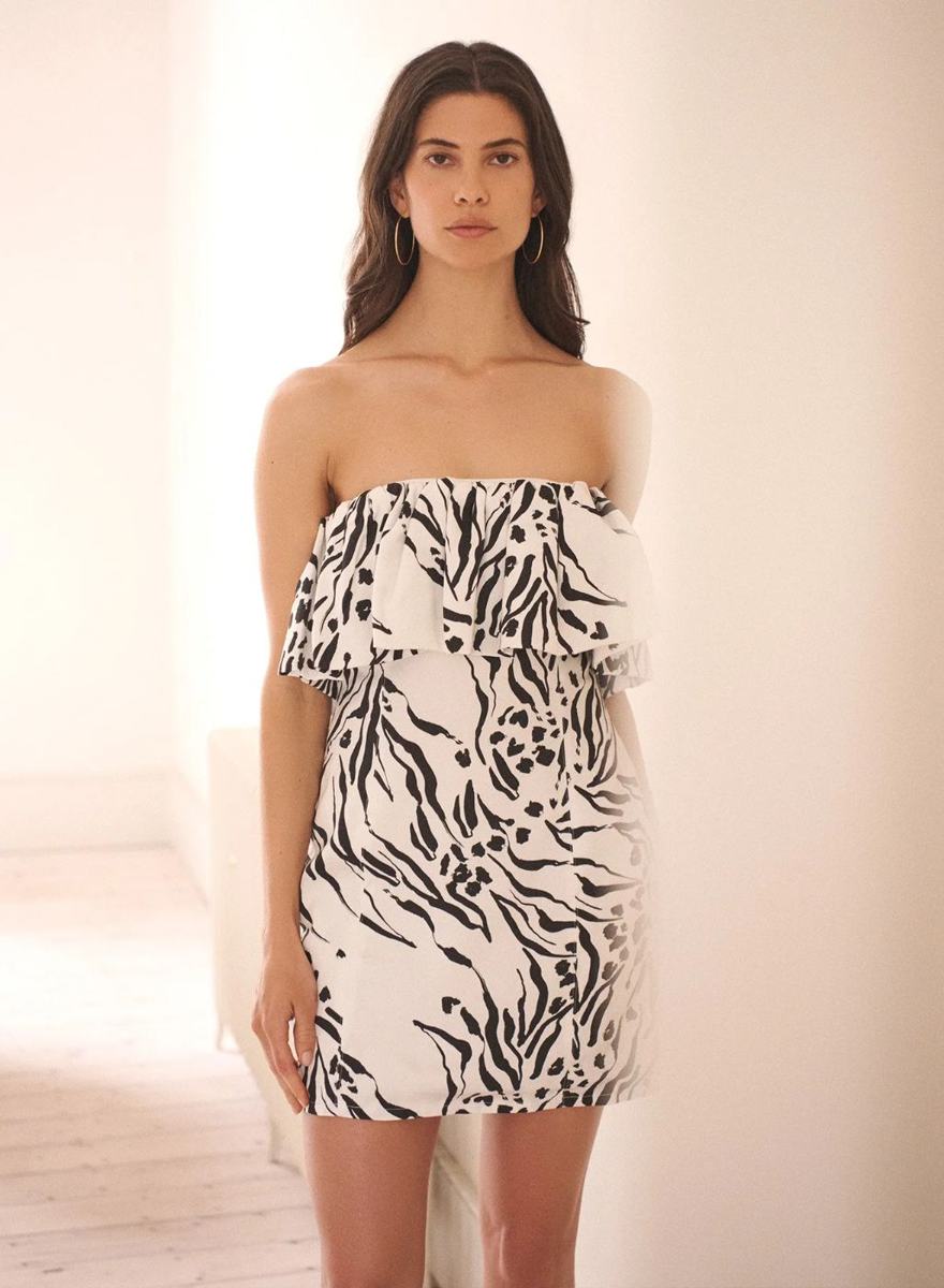 N7 House · Ivory and Graphic, frame 9